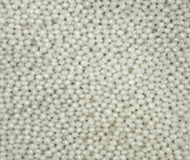 Transparent homopolymer polypropylene pellets with a hue
